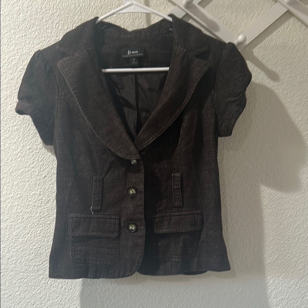 Elegant Brown Short-Sleeve Jacket